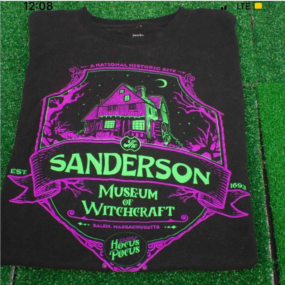 Disney Hocus Pocus Sanderson Museum of Witchcraft T-Shirt BoxLunch Exclusive L
